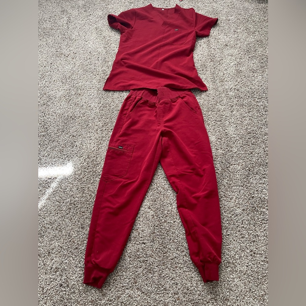KOA scrub top and bottom.